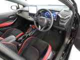 シンプルで使いやすいデザインの運転席です。