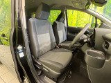 運転席まわりには十分なスペースがあり、大柄な方でもゆったり運転していただける環境です。