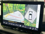 【パノラミックビューモニター】専用のカメラにより、上から見下ろしたような視点で360度クルマの周囲を確認することができます☆死角部分も確認しやすく、狭い場所での切り返しや駐車もスムーズに行えます。