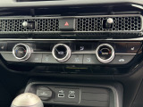 オートエアコンは運転席側と助手席側でそれぞれ自由に温度設定ができます。冬でも快適にドライブできるシートヒーター付きです。