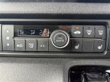 【 オートエアコン 】車内温度を感知して自動で温度調整をしてくれるのでいつでも快適な車内空間を創り上げます!