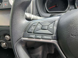 ステアリングに各種スイッチが付いてますので、運転中に余所見することがありませんね!