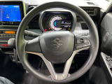 インテリアに合わせたデザインのステアリングは、運転される方のことも考え、運転しやすい形状、大きさです。是非一度、実際に触ってお確かめください。