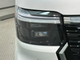 LEDヘッドライトは、点灯の瞬間から最大光量を発揮し、突然暗くなるトンネルなどでの安定感を高めます。