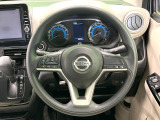 【ステアリングスイッチ】運転中、前方から目線をそらすことなく、オーディオ等の操作が可能な便利機能!安心&快適なドライブを演出してくれます♪