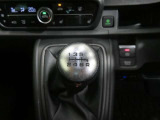 6速マニュアル採用の車両です。