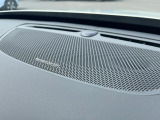 【harman kardon】ハーマンカードンのHi-Fiスペシャリストと共に、モデル別に開発・設計された専用チューニングが臨場感溢れる音響空間を実現しています。