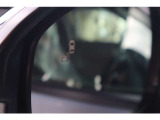 【ブラインドスポットモーション】後方の死角となるエリア内に車両やバイクの存在を検知すると、サイドミラー内のインジケーターが点灯し、知らせてくれるシステムです!