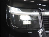 ◆LEDヘッドライト+デイタイムランニングランプ◆主流のLEDヘッドライトに、日中でも他者からの視認性を良くするデイタイムランニングランプ装備!スタイリッシュでかっこよく仕上がっています。