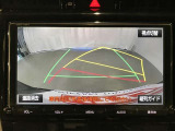 【バックモニター】駐車時に後方がリアルタイム映像で確認できます。大型商業施設や立体駐車場での駐車時や、夜間のバック時に大活躍!運転スキルに関わらず、今や必須となった装備のひとつです!