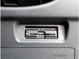 有料道路の料金所をキャッシュレスでスムーズに通過できるETC搭載!