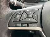 運転中も視線を外さずチャンネルやボリューム調整可能、安心便利なステアリングスイッチ付き!