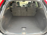 普段のお買い物や通勤、送迎等に十分な荷室スペースを確保しております。セカンドシートを倒すと、大きな荷物の積載も可能です。