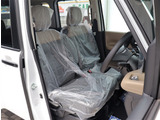 お車選びをお楽しみ頂けるよう、在庫車の展示スペースを十分に確保しております。