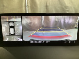 狭い場所での駐車やすれ違いなどでより的確な運転操作に役立つ360&deg;ビューモニターが装備されています。