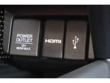 USBオーディオ用ソケットがついていますので携帯電話などを接続すれば音楽等の再生が可能です!充電用ソケットもございます!