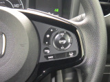 Hondaセンシングの機能のひとつ、アダプティブクルーズコントロール付!アクセルから足を離しても設定したスピードと前車との車間を保ち走行してくれます!車線維持もアシスト☆高速道路で疲労軽減ですね☆