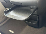 MAX3キロまで可能なトレーがエアコン操作部の下に付いてます☆★ちょっとした小物なども置いてもらえます♪