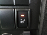 運転席にはシートヒーターが装備されています。