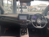 ご家族やお友達とのお出かけも楽しく、ゆったりお乗り頂けるおクルマです♪