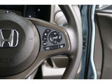 Hondaセンシングの機能のひとつ、アダプティブクルーズコントロール付!アクセルから足を離しても設定したスピードと前車との車間を保ち走行してくれます!車線維持もアシスト☆高速道路で疲労軽減ですね☆