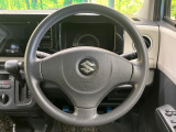 インテリアに合わせたデザインのステアリングは、運転される方のことも考え、運転しやすい形状、大きさです。是非一度、実際に触ってお確かめください。