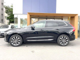 当店の認定中古車(VOLVO APPROVED CAR)はメーカー基準の車齢・走行に応じた内外装・機関の176項目もの項目に厳密な点検を実施。すべての基準を満たした自信を持ってお届けする中古車です。