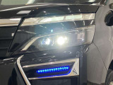 LEDヘッドライトです。デザイン性がよくとても明るいので、夜間の走行や悪天候でも安心です。しかも長寿命!