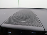 【harman kardon】ハーマンカードンのHi-Fiスペシャリストと共に、モデル別に開発・設計された専用チューニングが臨場感溢れる音響空間を実現しています。