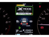 X-MODEは路面に応じてモードを選択するだけで4輪の駆動力やブレーキなどを最適にコントロール。悪路からのスムーズな脱出をサポートします。