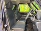 運転席まわりには十分なスペースがあり、大柄な方でもゆったり運転していただける環境です。