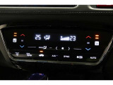 運転席と助手席の温度設定の変更が可能な左右独立タイプのデュアルエアコンです♪♪♪暑がりな人・寒がりな人も誰もが車内を快適にお過ごしいただけます♪♪♪