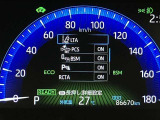 【ブラインドスポットモニター】後側方から接近する車両を検知。 衝突の危険があると判断した場合、ドアミラー表示や警報音でドライバーに注意を促します。