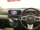 運転席周辺のスマートなレイアウトが、操作のしやすさを実現。快適なドライブをサポートします。