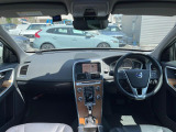 XC60 最終モデルD4クラシック入庫です!サンルートやパワーシート、シートヒーターなど快適装備盛りだくさん♪もちろんボルボが世界に誇る安全機能も多数装備されております。お気軽にお問い合わせください♪