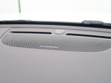 【harman kardon】ハーマンカードンのHi-Fiスペシャリストと共に、モデル別に開発・設計された専用チューニングが臨場感溢れる音響空間を実現しています。