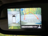 【アラウンドビューモニター】専用のカメラにより、上から見下ろしたような視点で360度クルマの周囲を確認することができます☆死角部分も確認しやすく、狭い場所での切り返しや駐車もスムーズに行えます。