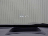 カラーヘッドアップディスプレイ付き。少ない視線移動で情報を確認できるので、運転の疲労軽減に繋がりますよ♪