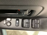 ミラー調整からPWのスイッチまで、視界管理に必要なボタンは一か所に集まっているので操作に悩まなくていいんです。