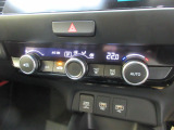 オートエアコン標準装備です。1年中快適な室内を提供!車内温度を設定すると風向き、風量を自動で調節してくれます。