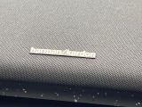 【harman kardon】ハーマンカードンのHi-Fiスペシャリストと共に、モデル別に開発・設計された専用チューニングが臨場感溢れる音響空間を実現しています。