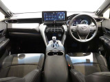 高いホールド性で運転姿勢が安定します。長距離ドライブでも疲れにくいのが魅力です。快適なドライビングライフをお送りください♪