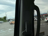 前席シートベルト調整式アンカー(座高に合わせて上下に調整できます。)