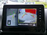 【アラウンドビューモニター】空から見下ろした映像がナビ画面にて確認可能です。駐車もラクラクですよ♪