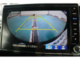 バックカメラを搭載しておりガイドラインも表示されますので車庫入れも安心ですね♪
