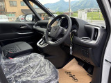 前席全体 目線も高く広い視界で安心して運転することができますね!