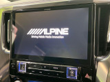 【BIG-X11インチナビ】人気の大画面BIG-Xナビを装備。専用設計で車内の雰囲気にマッチ!ナビ利用時のマップ表示は見やすく、テレビやDVDは臨場感がアップ!いつものドライブがグッと楽しくなります♪