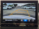 駐車時の安全確認をサポートするバックカメラも使用できます。インターナビで様々な情報を得ることもできます。