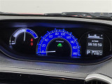 【メーターまわり】ドライバーから見やすい位置にあって安全運転に寄与します。マルチインフォメーションディスプレイでは、クルマに関するたくさんの情報を確認可能。