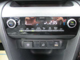 オートエアコンなので、お好みの温度に設定することで車内を快適にしてくれます。